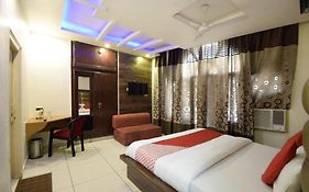 Hotel O Maa Residency